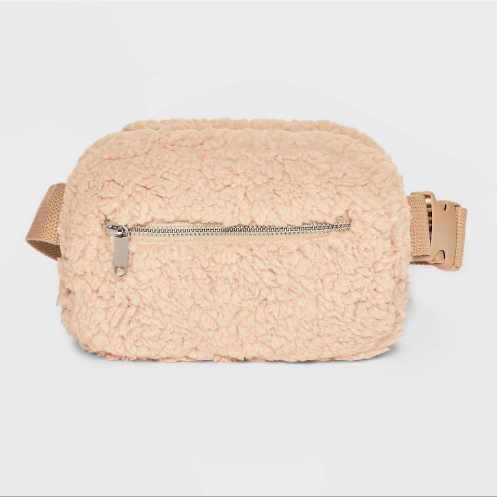 NWT Wild Fable Beige Fanny Pack Sherpa Adjustable straps